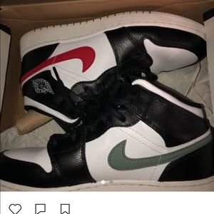 Jordan 1 mids